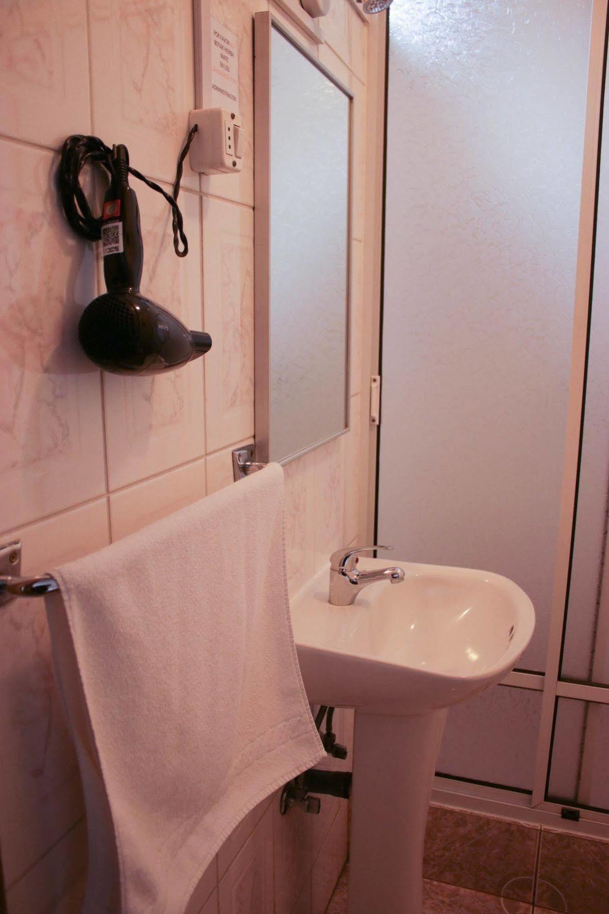 Hostal Hielo Sur Punta Arenas Bagian luar foto